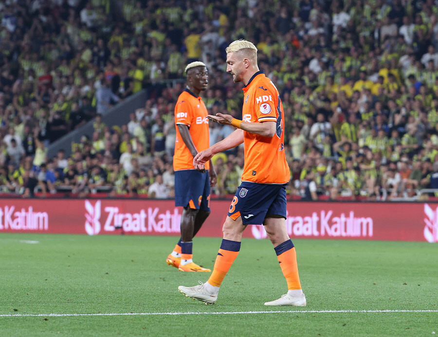 Caner Erkin formayı yere fırlattı Emre Belözoğlu çıldırdı! Final maçında yaşananlar şaşırttı