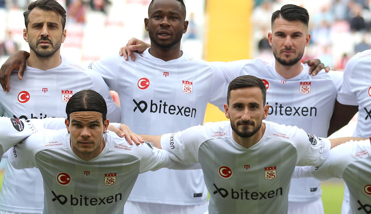 UEFA Avrupa Konferans Ligi'nde yılın golünü Sivassporlu Erdoğan Yeşilyurt attı UEFA Avrupa Konferans Ligi'nde yılın golünü Sivassporlu Erdoğan Yeşilyurt attı