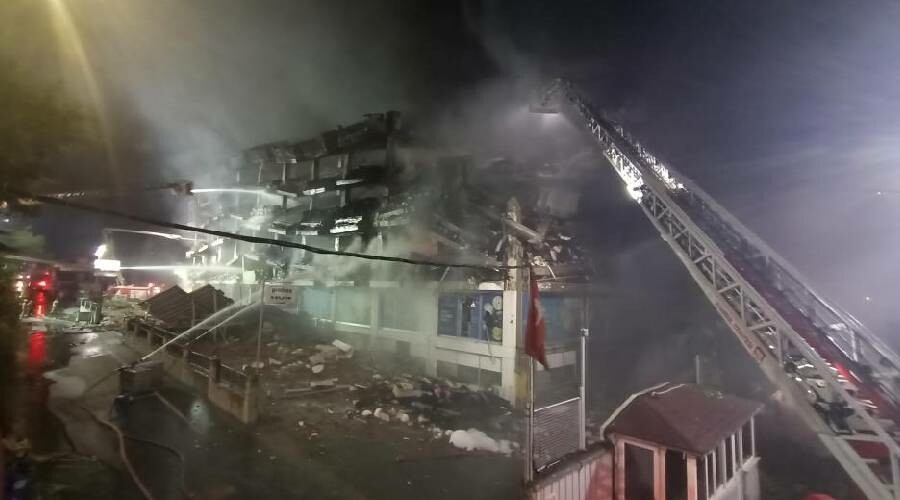 Başakşehir’de iş hanındaki yangın 31 saat sonra kontrol altına alındı   Başakşehir’de iş hanındaki yangın 31 saat sonra kontrol altına alındı