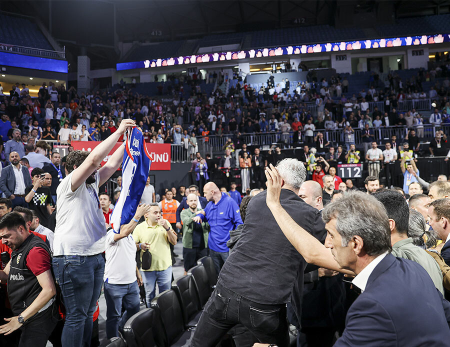 Olaylı maçın faturası kesildi! Fenerbahçe ve Anadolu Efes'e ceza