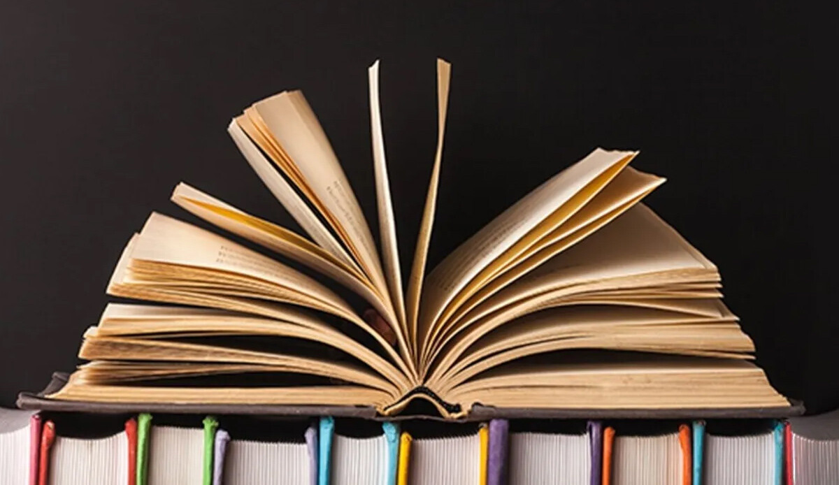 Acı tatlı kitap kokulu: Kütüphane ve kitapların hikayeleri tek eserde Acı tatlı kitap kokulu: Kütüphane ve kitapların hikayeleri tek eserde