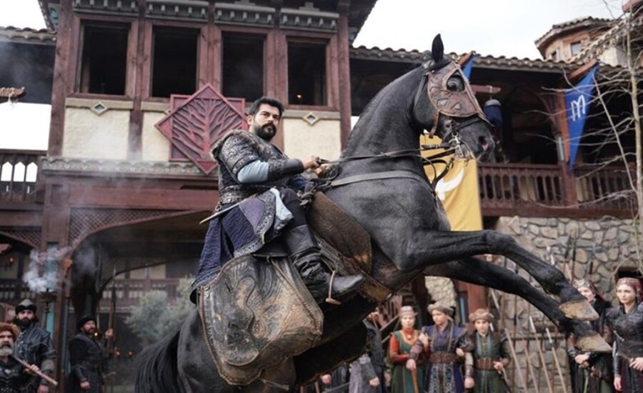 Kuruluş Osman'da Burak &Ouml;z&ccedil;ivit krizi! İsyan bayrağını &ccedil;ekti, herkesi sildi - 1. Resim