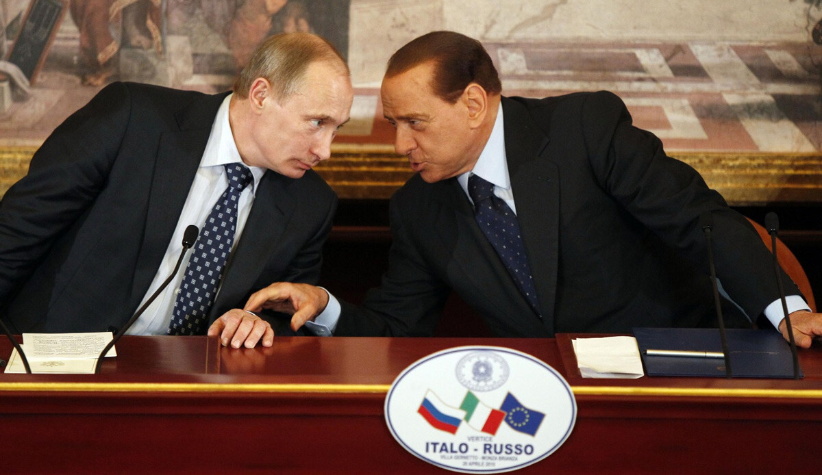 Putin, Berlusconi'yi 'gerçek bir dost' diyerek andı Putin, Berlusconi'yi 'gerçek bir dost' diyerek andı