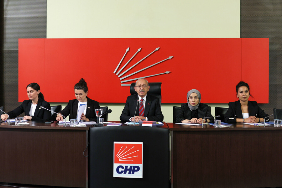 Kılıçdaroğlu'na isyan büyüyor: CHP'de başkanlar istifa için baskı yapacak Kılıçdaroğlu'na isyan büyüyor: CHP'de başkanlar istifa için baskı yapacak