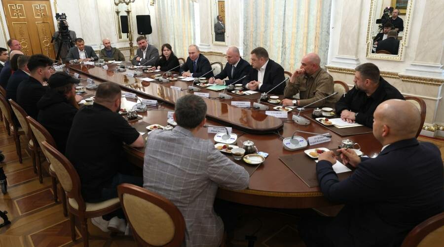 Putin'den Ukrayna'ya sert mesaj: Savunma sanayisi yakında tarihe karışacak