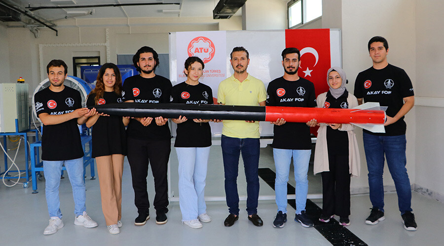 Öğrenciler 3 kilometre irtifaya çıkabilen roket yaptı roket