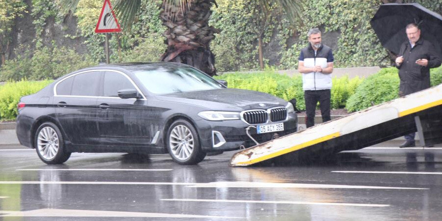Samsun sele teslim! 4 ilçede okullar bir gün tatil edildi