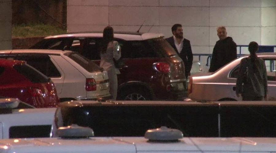Dolandırıcılık iddiasıyla gözaltına alınmıştı! Uğur Akkuş hapse girmemek için lüks arabasını gözden çıkardı Dolandırıcılık iddiasıyla gözaltına alınmıştı! Uğur Akkuş hapse girmemek için lüks arabasını gözden çıkardı