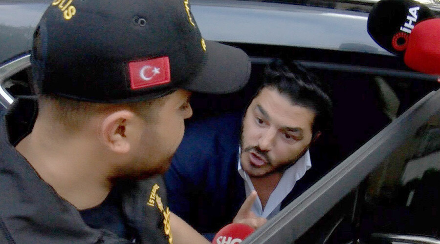 Dolandırıcılık iddiasıyla gözaltına alınmıştı! Uğur Akkuş hapse girmemek için lüks arabasını gözden çıkardı Dolandırıcılık iddiasıyla gözaltına alınmıştı! Uğur Akkuş hapse girmemek için lüks arabasını gözden çıkardı