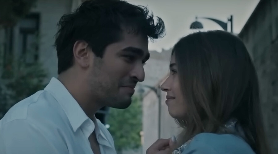 Yalı Çapkını dizisinde Seyran’ı oynayan Afra Saraçoğlu’ndan dikkat çeken sözler! İlk kez paylaştı... Yalı Çapkını dizisinde Seyran’ı oynayan Afra Saraçoğlu’ndan dikkat çeken sözler! İlk kez paylaştı...
