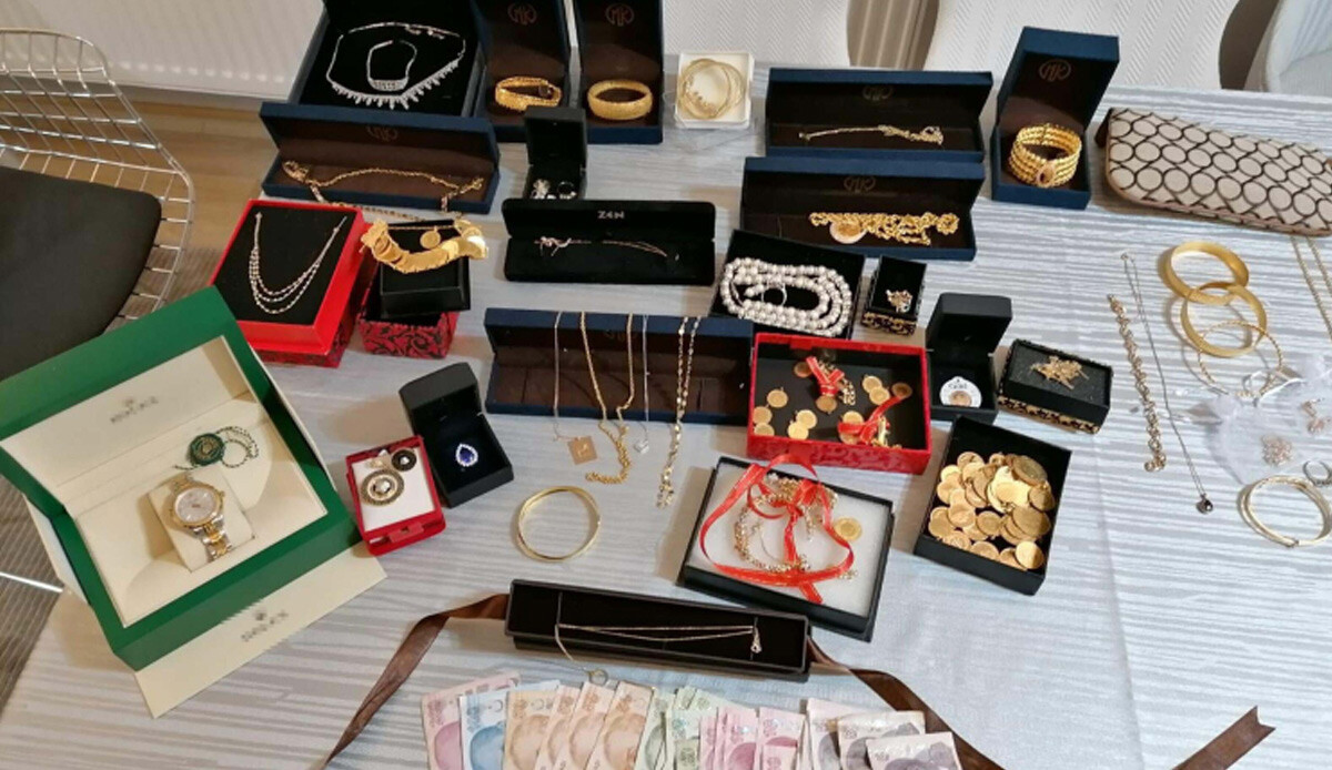 İzmir'de kapora dolandırıcılığı: 20 gözaltı İzmir'de kapora dolandırıcılığı: 20 gözaltı