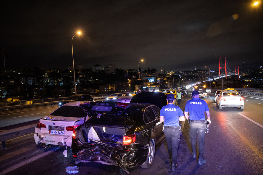 Köprü girişinde zincirleme kaza: 7 araç birbirine girdi