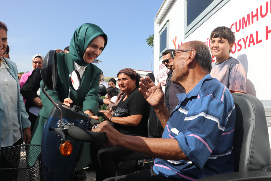 Bakanlar Türkiye Yüzyılı'na hızlı başladı: 1 haftadır sahadalar