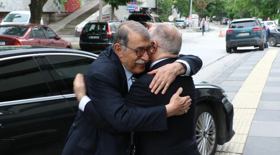 Abdülkadir Aksu’dan İhlas Medya Ankara Grubu Temsilcisi Kahraman’a ziyaret Abdülkadir Aksu’dan İhlas Medya Ankara Grubu Temsilcisi Kahraman’a ziyaret