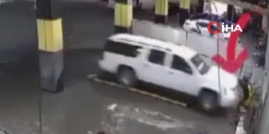 Komşuda dehşete düşüren olay! Ayağı gaz pedalına takıldı çalışanı ezdi