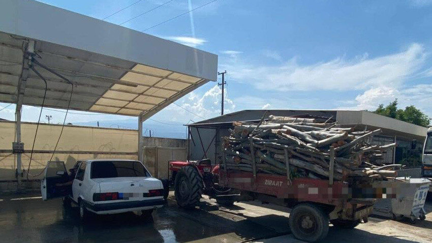 Kamu kurumuna ait 10 ton odunu 4 kişi şuçüstü yakalandı