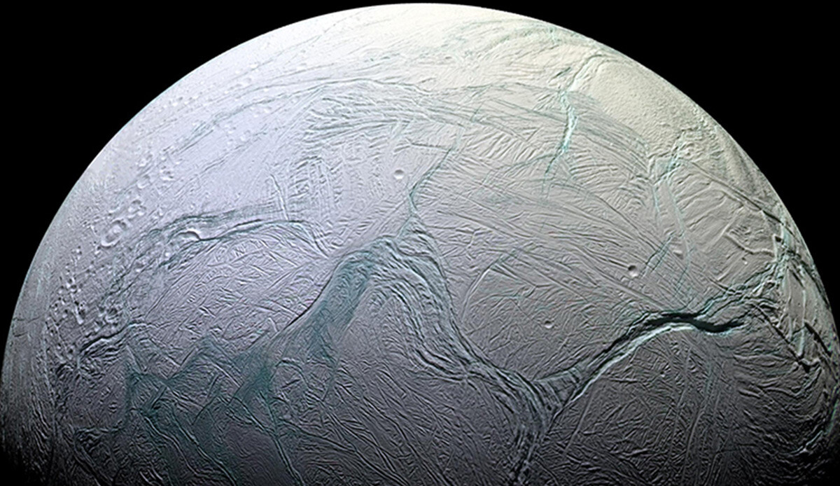 Satürn&#039;ün uydusu Enceladus&#039;ta bulundu! Dünya&#039;ya benzer türler için yapı taşı
