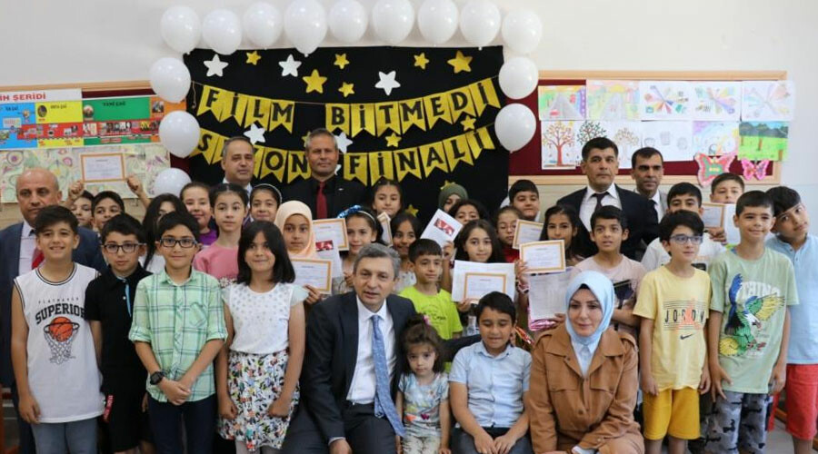 Okullarda son ders zili çalıyor: 19 milyon öğrenci için karne heyecanı Okullarda son ders zili çalıyor: 19 milyon öğrenci için karne heyecanı