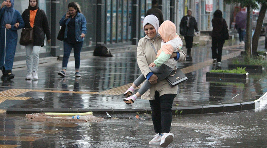 Meteoroloji ve Valilikten peş peşe uyarı! İstanbul için ‘sarı’ alarm: Saat verildi Meteoroloji ve Valilikten peş peşe uyarı! İstanbul için ‘sarı’ alarm: Saat verildi