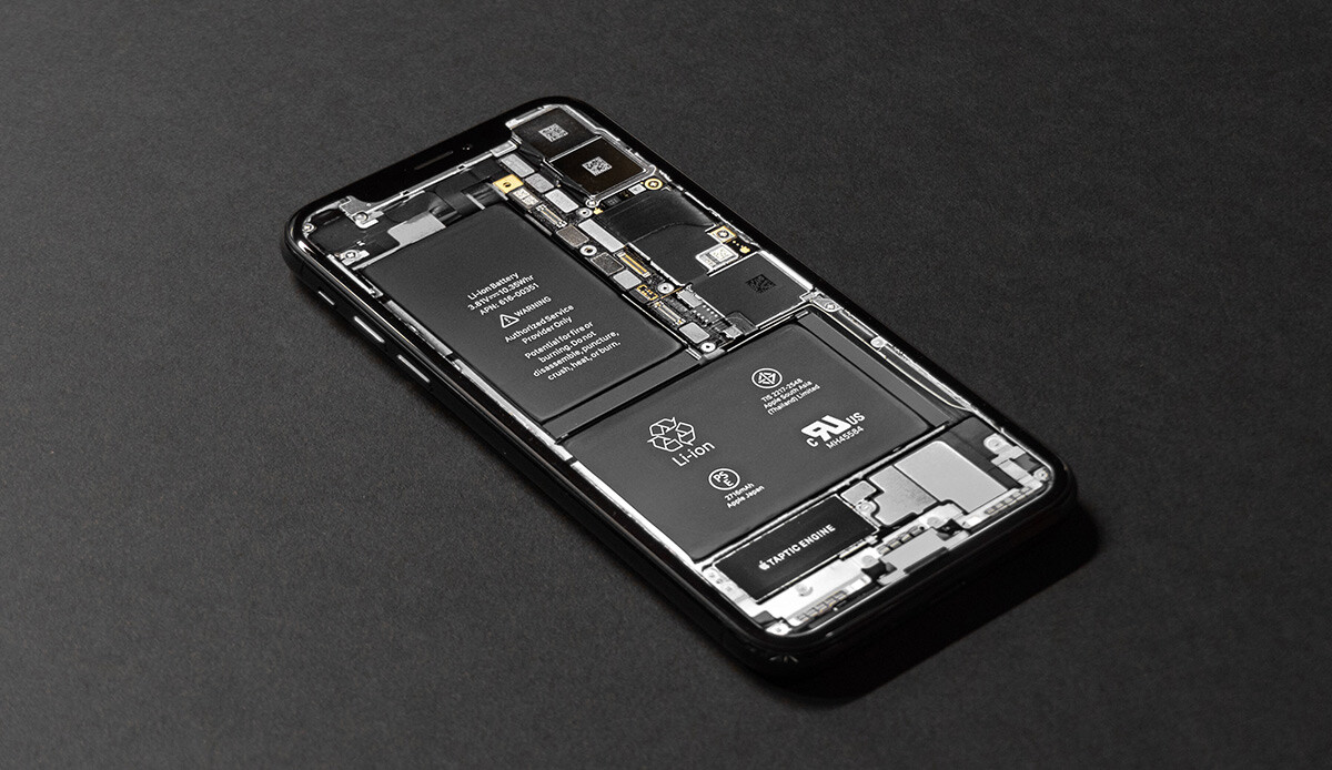 AB&#039;den tüketicileri sevindirecek karar: Çıkarılabilir telefon pilleri geri geliyor