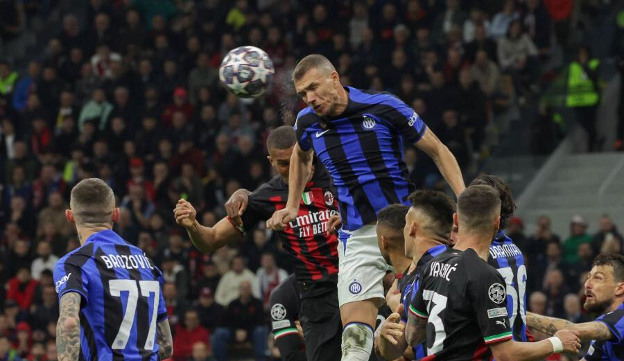 Yaşlanmayan golcü Edin Dzeko Fenerbahçe'ye çok sıcak! Menajeri İstanbul'a geliyor