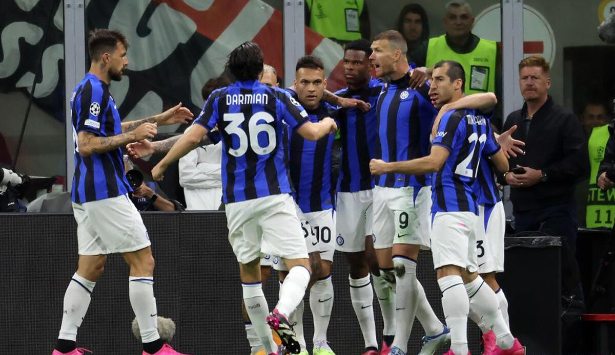 Yaşlanmayan golcü Edin Dzeko Fenerbahçe'ye çok sıcak! Menajeri İstanbul'a geliyor Yaşlanmayan golcü Edin Dzeko Fenerbahçe'ye çok sıcak! Menajeri İstanbul'a geliyor