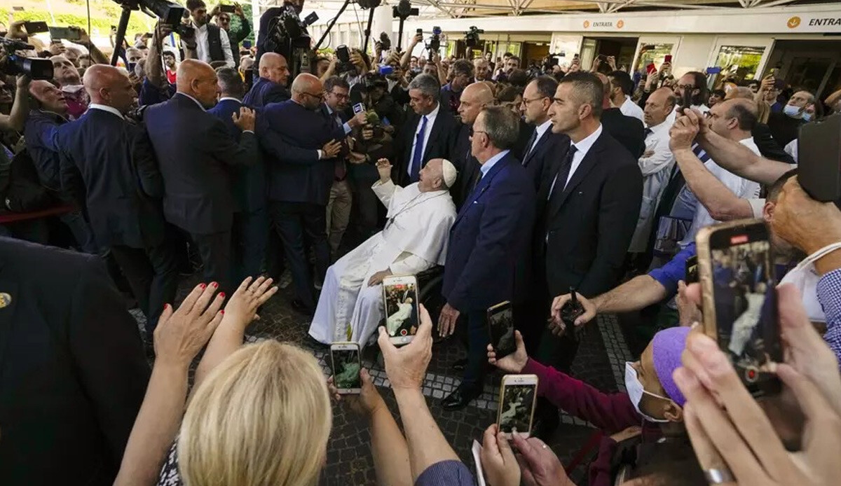 9 gün önce ameliyata alınan Papa'nın sağlık durumuna ilişkin açıklama 9 gün önce ameliyata alınan Papa'nın sağlık durumuna ilişkin açıklama