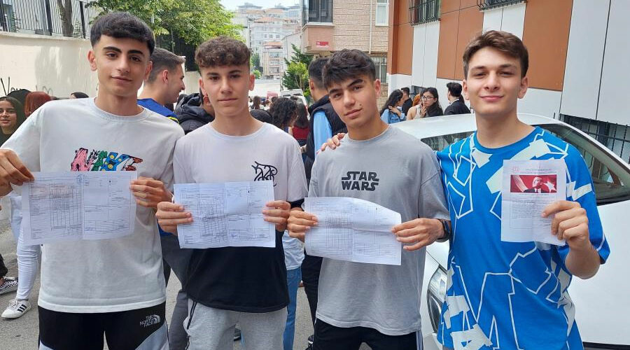 Okullarda son ders zili çalıyor: 19 milyon öğrenci için karne heyecanı Okullarda son ders zili çalıyor: 19 milyon öğrenci için karne heyecanı