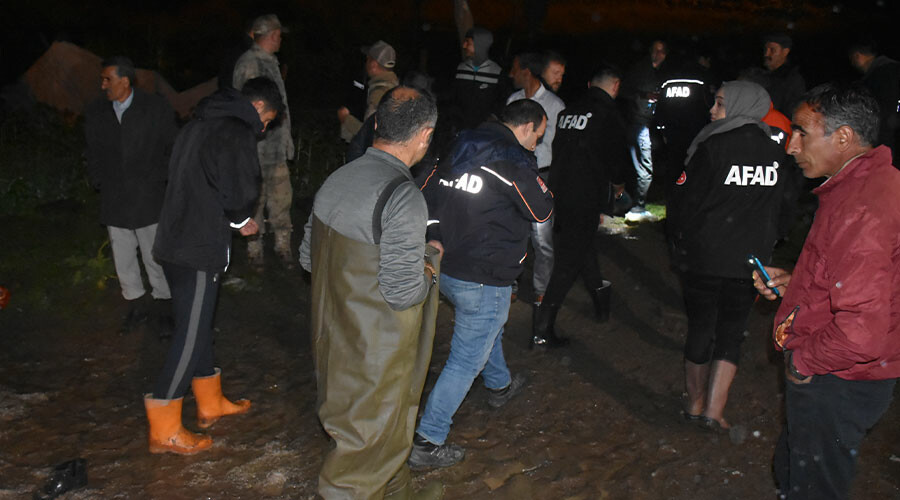Kars’ı sel vurdu! Evleri su bastı, hayvanlar telef oldu Kars’ı sel vurdu! Evleri su bastı, hayvanlar telef oldu