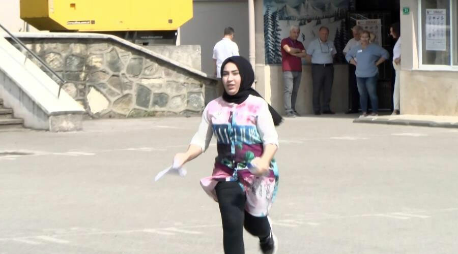 Yurtta YKS heyecanı: Sınava son anda yetişenler kamerada