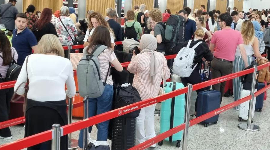 İstanbul’da karne yoğunluğu: Okullar kapandı, havalimanı doldu taştı İstanbul’da karne yoğunluğu: Okullar kapandı, havalimanı doldu taştı