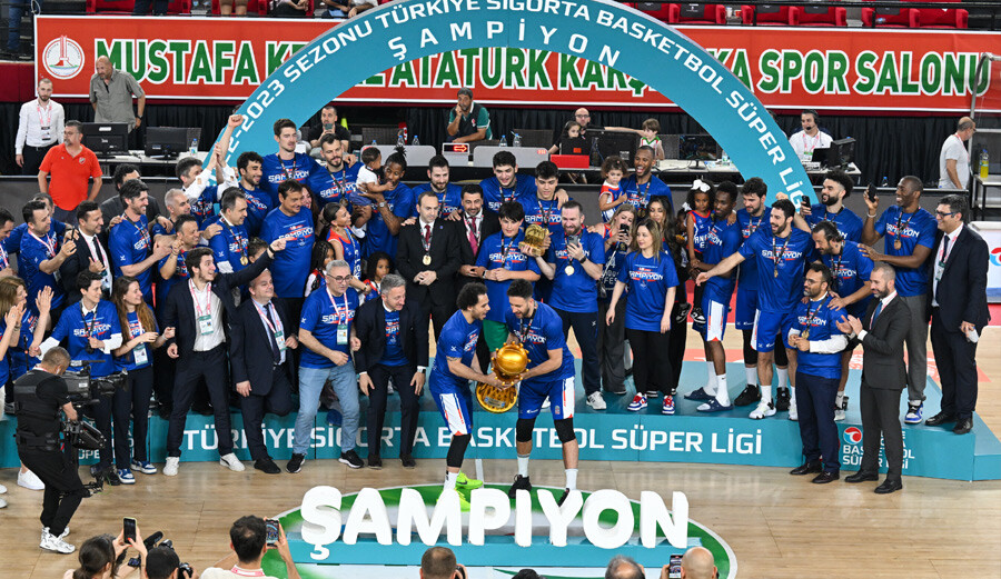 Son Dakika! Şampiyon Anadolu Efes! Micic ve arkadaşları Pınar Karşıyaka'yı final serisinde süpürdü Son Dakika! Şampiyon Anadolu Efes! Micic ve arkadaşları Pınar Karşıyaka'yı final serisinde süpürdü