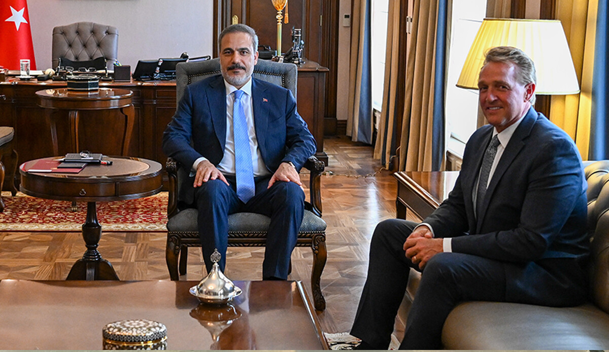 Hakan Fidan, ABD Ankara Büyükelçisi Jeffry Flake ile görüştü Hakan Fidan, ABD Ankara Büyükelçisi Jeffry Flake ile görüştü