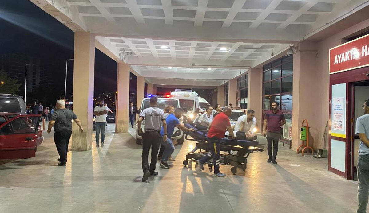 Çermik'te hamama giden ailenin bulunduğu araç takla attı: 2 ölü, 4 yaralı Çermik'te hamama giden ailenin bulunduğu araç takla attı: 2 ölü, 4 yaralı