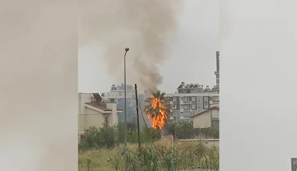 Meteoroloji uyarmıştı, Aydın'da sağanak hayatı felç etti: Şehir yaz ortasında kışı yaşadı Meteoroloji uyarmıştı, Aydın'da sağanak hayatı felç etti: Şehir yaz ortasında kışı yaşadı