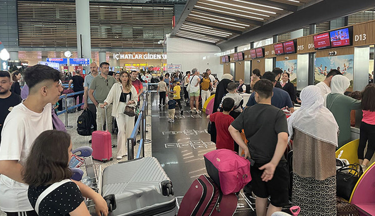 İstanbul’da karne yoğunluğu: Okullar kapandı, havalimanı doldu taştı