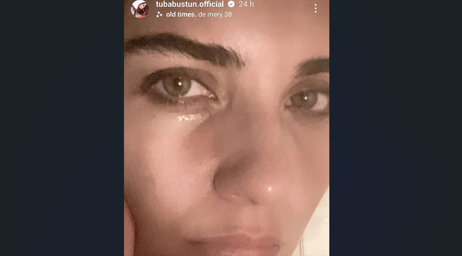 Gözü yaşlı selfie: Paylaştığı fotoğraf herkesi meraklandırdı Gözü yaşlı selfie: Paylaştığı fotoğraf herkesi meraklandırdı
