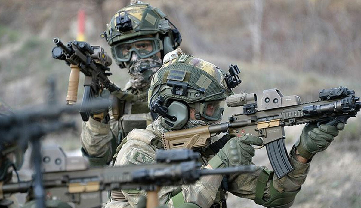 Hudut kartalları teröristlere göz açtırmıyor: 3 FETÖ'cü, 1 DHKP-C'li yakalandı Hudut kartalları teröristlere göz açtırmıyor: 3 FETÖ'cü, 1 DHKP-C'li yakalandı
