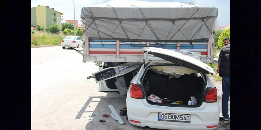 Feci kaza anne ile 8 yaşındaki kızını ayırdı! Feci kaza anne ile 8 yaşındaki kızını ayırdı!