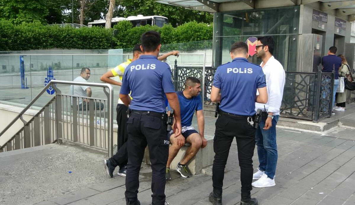 Taksim&#039;de güpegündüz gasp: 4 kişi bir anda üzerine çullandı