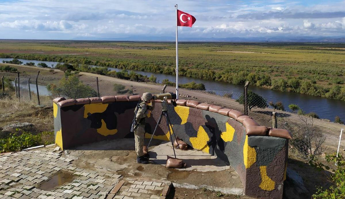 PKK'lı terörist Yunanistan'a kaçarken sınırda yakalandı PKK'lı terörist Yunanistan'a kaçarken sınırda yakalandı