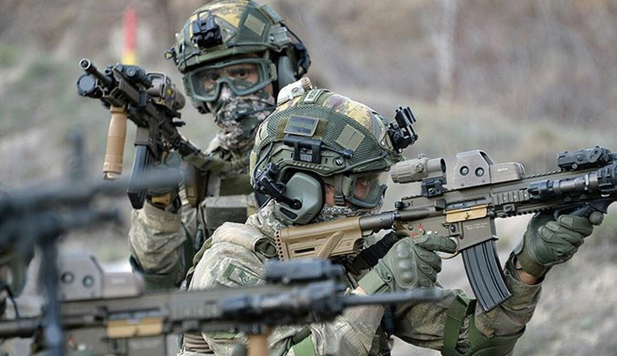 Suriye sınırında 2 PKK/YPG'li terörist yakalandı Suriye sınırında 2 PKK/YPG'li terörist yakalandı