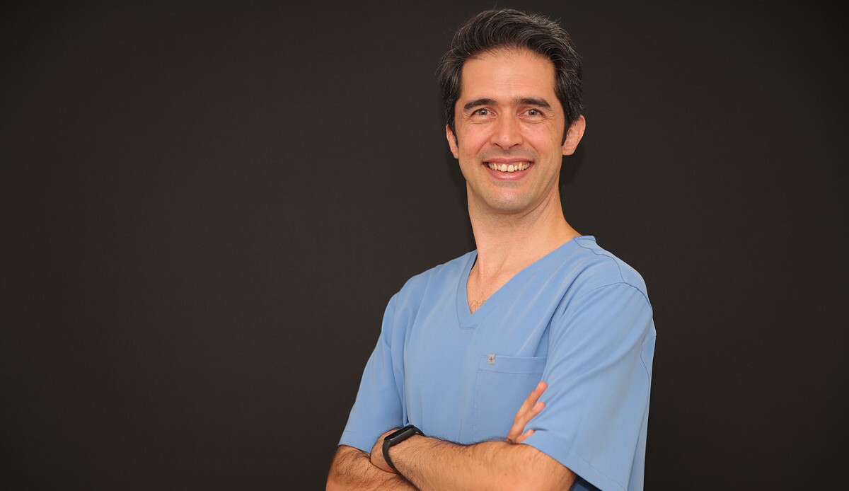 Ortodonti Uzmanı Dr. Onkan Peynirci şeffaf plak tedavisini anlatıyor Ortodonti Uzmanı Dr. Onkan Peynirci şeffaf plak tedavisini anlatıyor