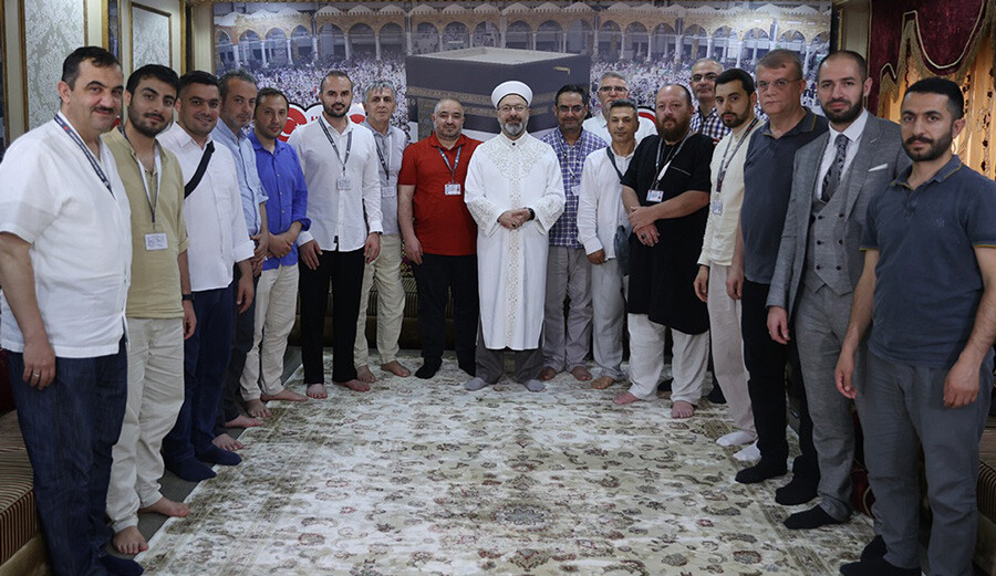 Diyanet İşleri Başkanı Ali Erbaş: 4 bin 100 kişiyle hizmet ediyoruz Diyanet İşleri Başkanı Ali Erbaş: 4 bin 100 kişiyle hizmet ediyoruz