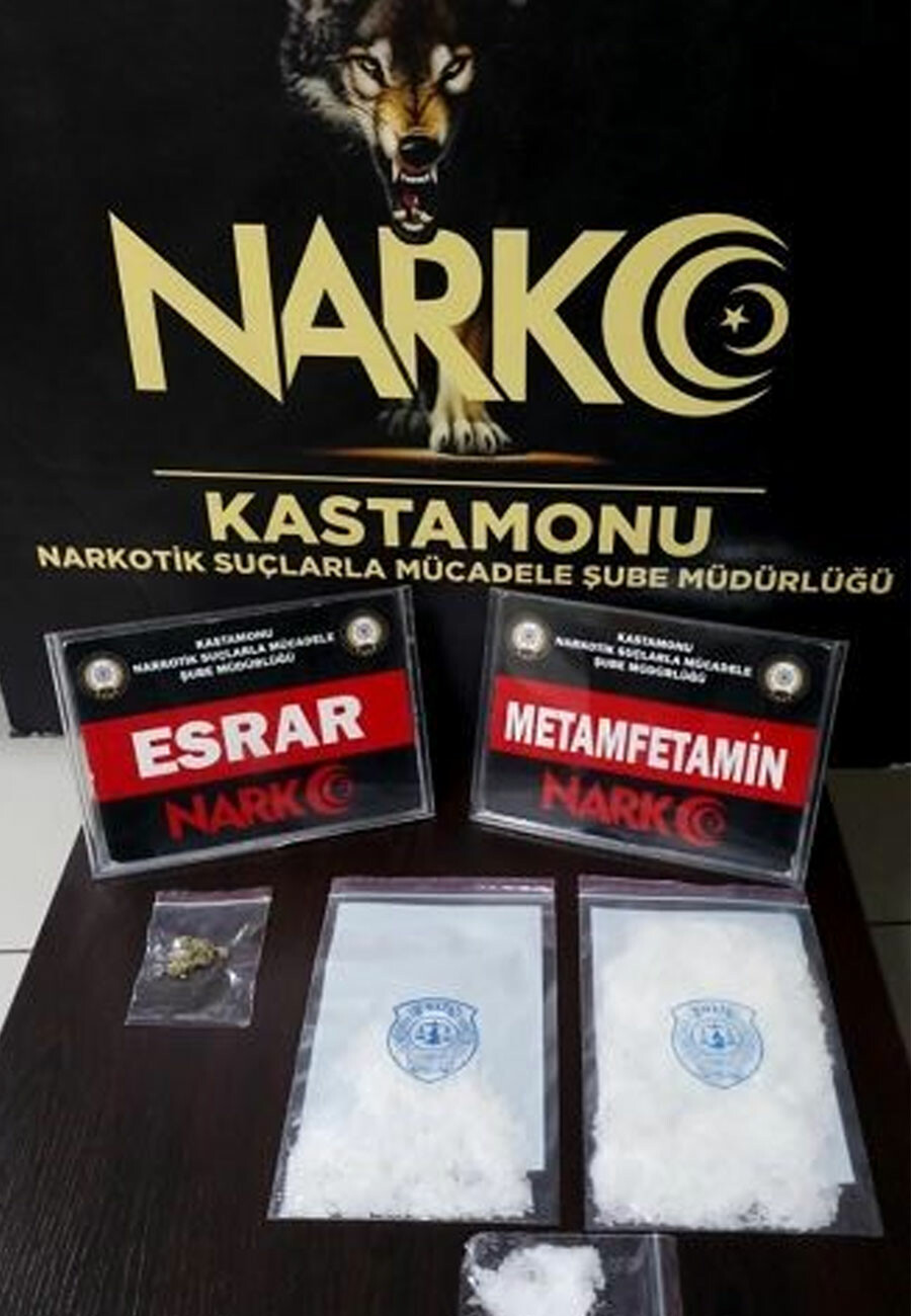 Uyuşturucu taşımacılığı yapan şahıs yakayı ele verdi Uyuşturucu taşımacılığı yapan şahıs yakayı ele verdi