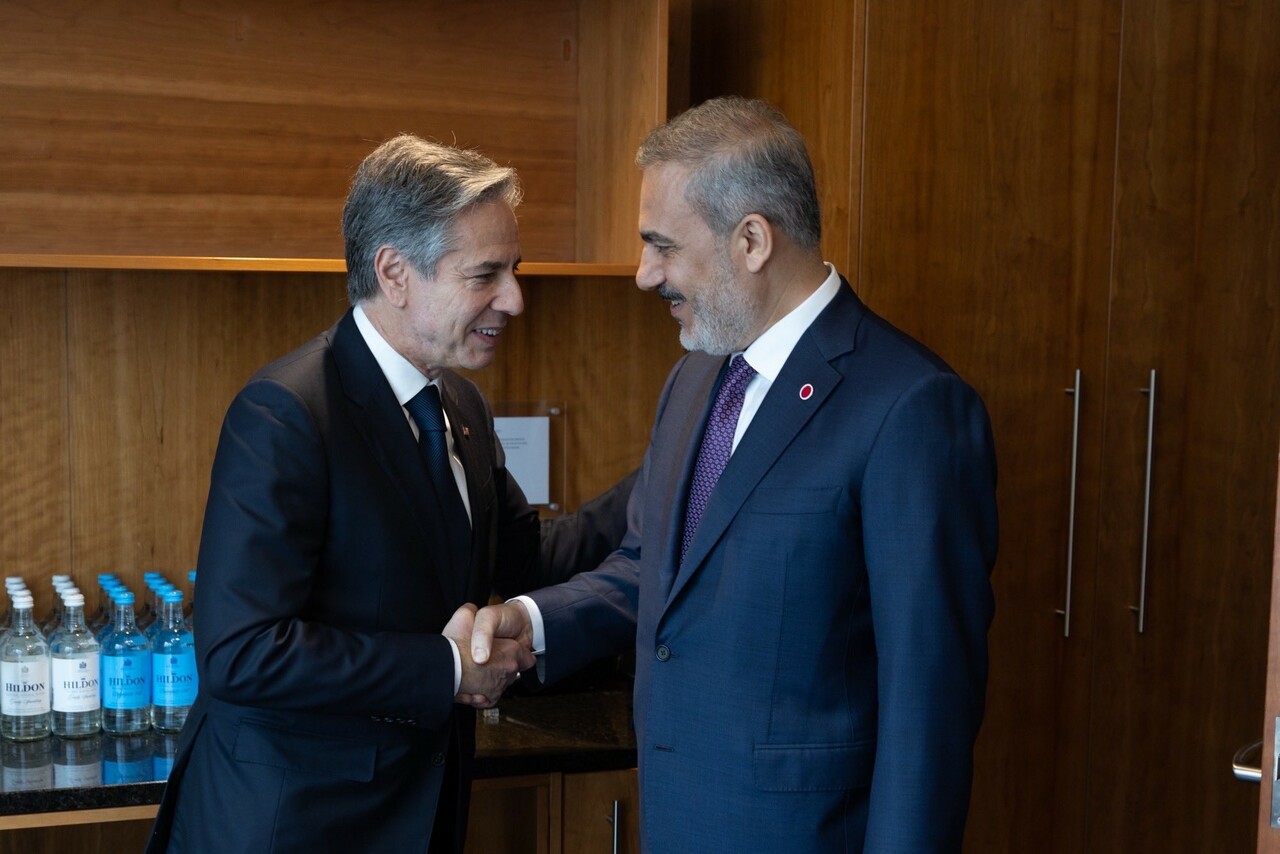 Hakan Fidan&#039;ın ABD&#039;li mevkidaşı Anthony Blinken ile fotoğrafı sosyal medyaya damga vurdu