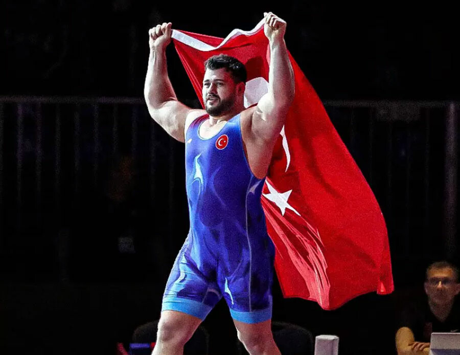 Milli güreşçi Rıza Kayaalp'tan Paris Olimpiyatları öncesi mesaj: Bu defa benim anam sevinecek Milli güreşçi Rıza Kayaalp'tan Paris Olimpiyatları öncesi mesaj: Bu defa benim anam sevinecek