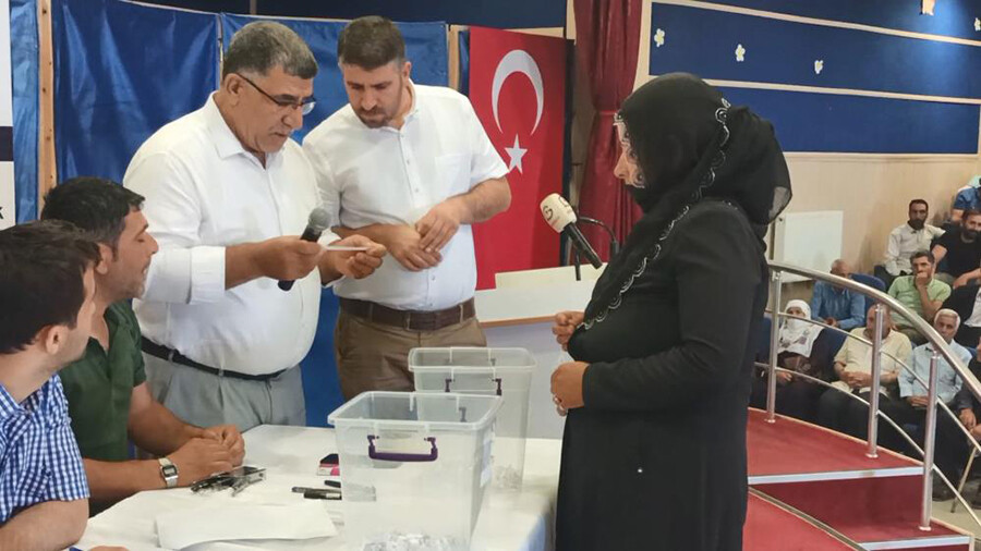Adıyaman'da 159 depremzede aile kura ile yeni evlerine kavuştu Adıyaman'da 159 depremzede aile kura ile yeni evlerine kavuştu