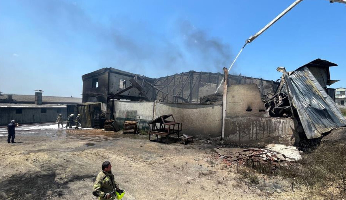 Bursa'da fabrika yangını! Gökyüzü dumanla kaplandı: 2 işçi yaralandı Bursa'da fabrika yangını! Gökyüzü dumanla kaplandı: 2 işçi yaralandı