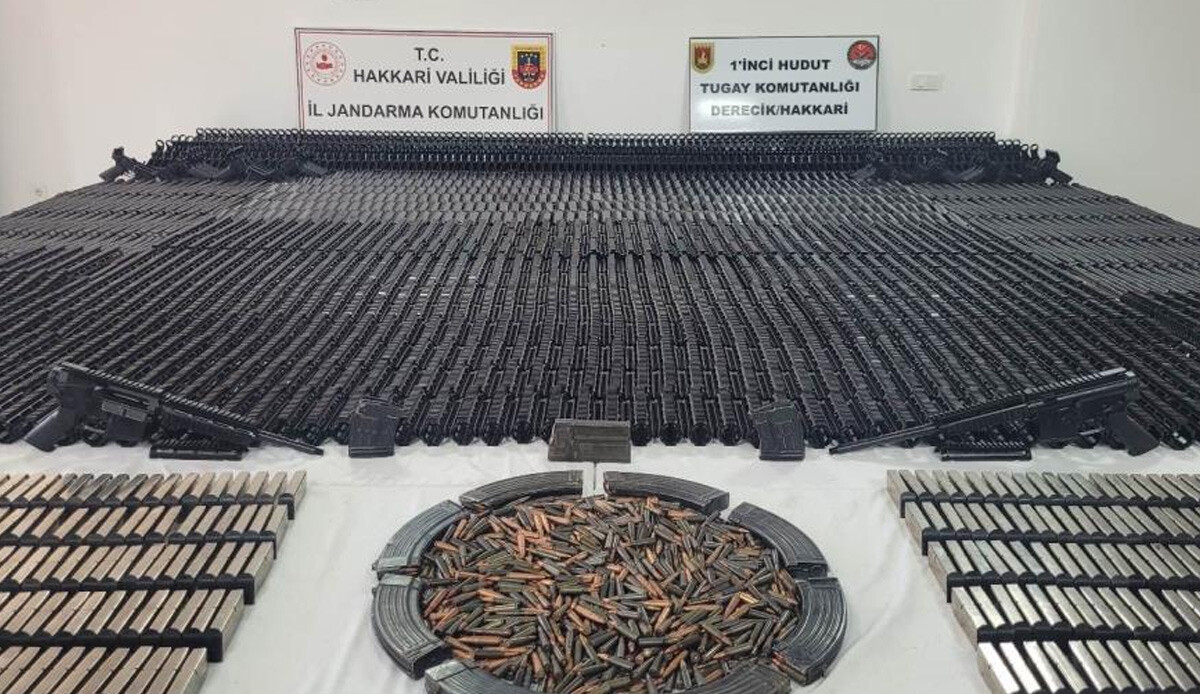 Türkiye'den Irak’a geçmeye çalışıyorlardı! Çok sayıda silah ve mühimmat ele geçirildi Türkiye'den Irak’a geçmeye çalışıyorlardı! Çok sayıda silah ve mühimmat ele geçirildi